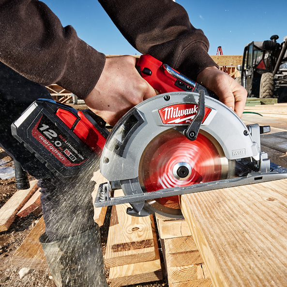 Cordless Circular Saw for Professionals 2